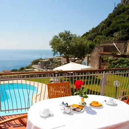 Olga's Relais Aparthotel 4*
